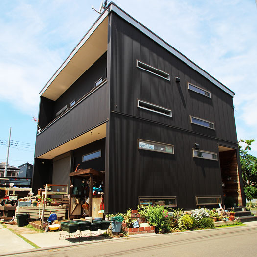 遊び心いっぱい！バイクガレージのある注文住宅