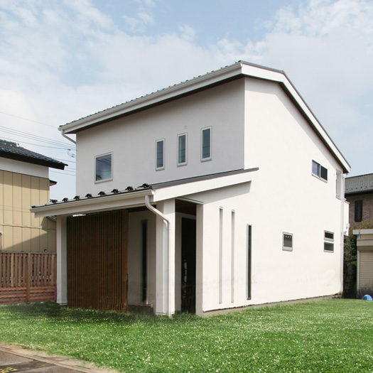 無垢材とシックなインテリアが美しい和モダンの家