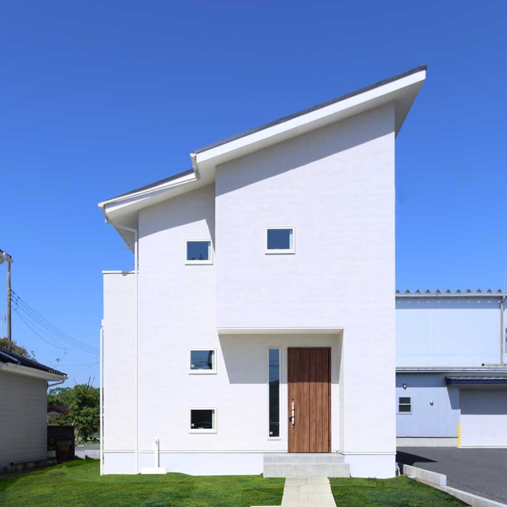 白漆喰が美しい開放的な空間が広がるデザイナーズ住宅