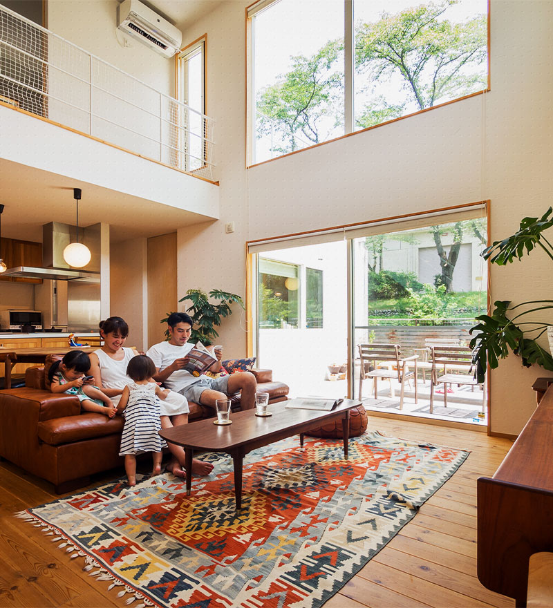 家の中心で家族がつながる子育て世代のための『無垢ファミリア』