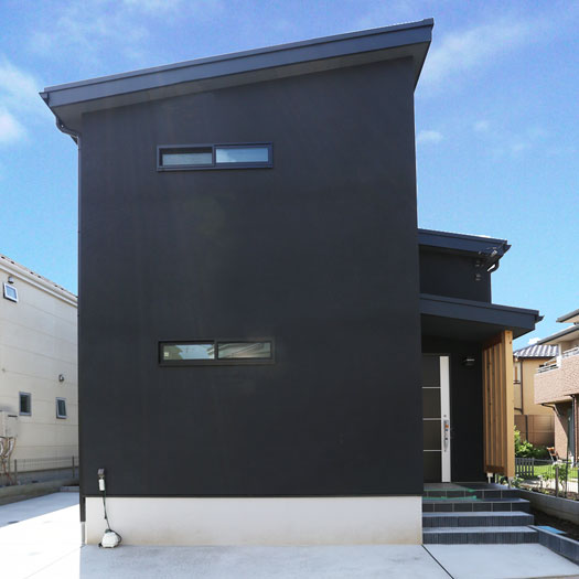 蔵のような便利収納。黒を追求した和モダン注文住宅