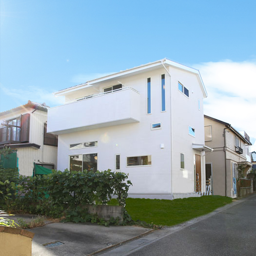 木の温もりを感じる天然無垢の純白ナチュラル住宅