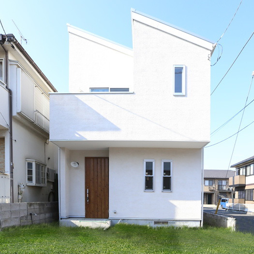 無垢材を豊富に用いた北欧風デザイナーズ住宅