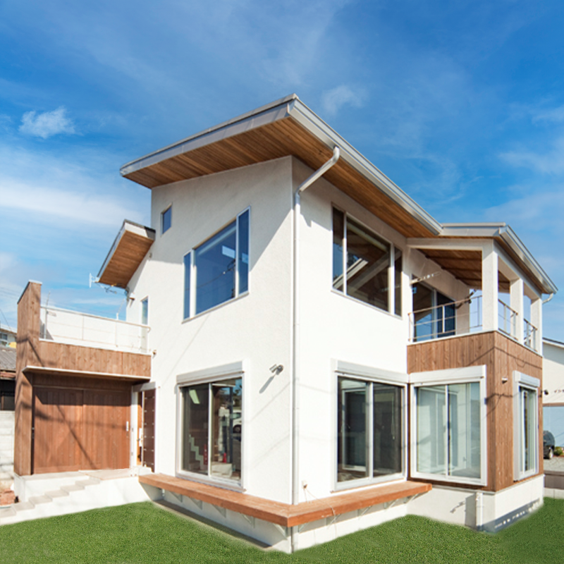 ダークブラウンの木材が作る男の隠れ家のような家