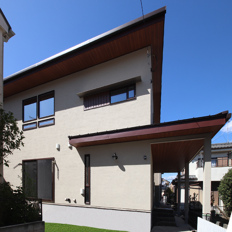 壁面本棚がある本好きのための上質な自然素材住宅