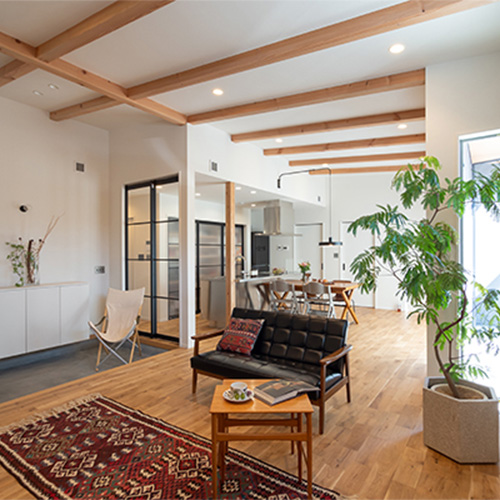 住宅街でもコンパクトな暮らしを叶えた平屋