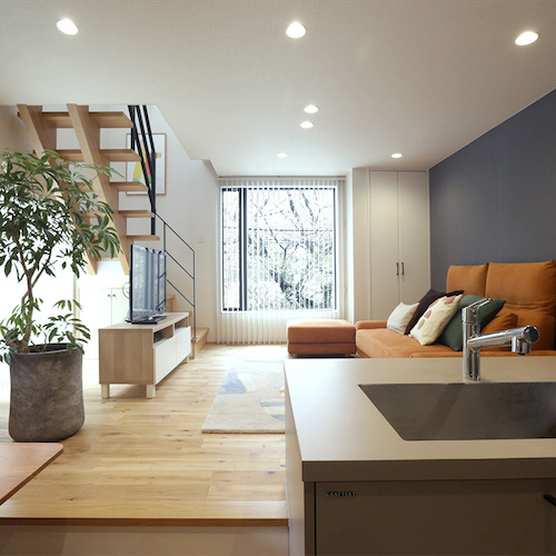 2階リビングの都心3階建て店舗併用住宅