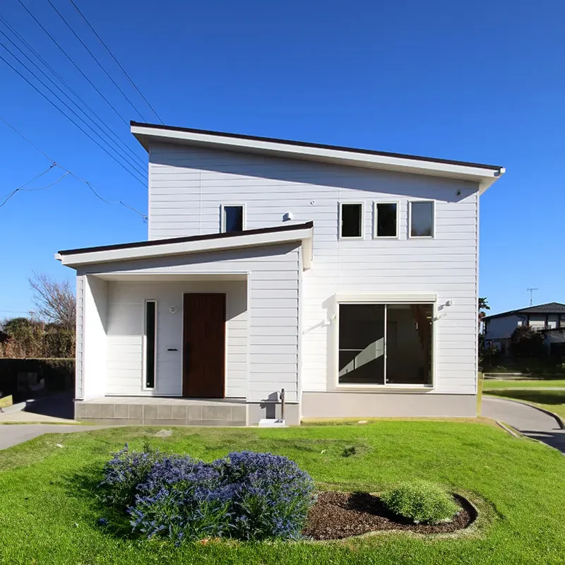 明るく開放的な階段と家事ラク動線を叶えた自然素材の家