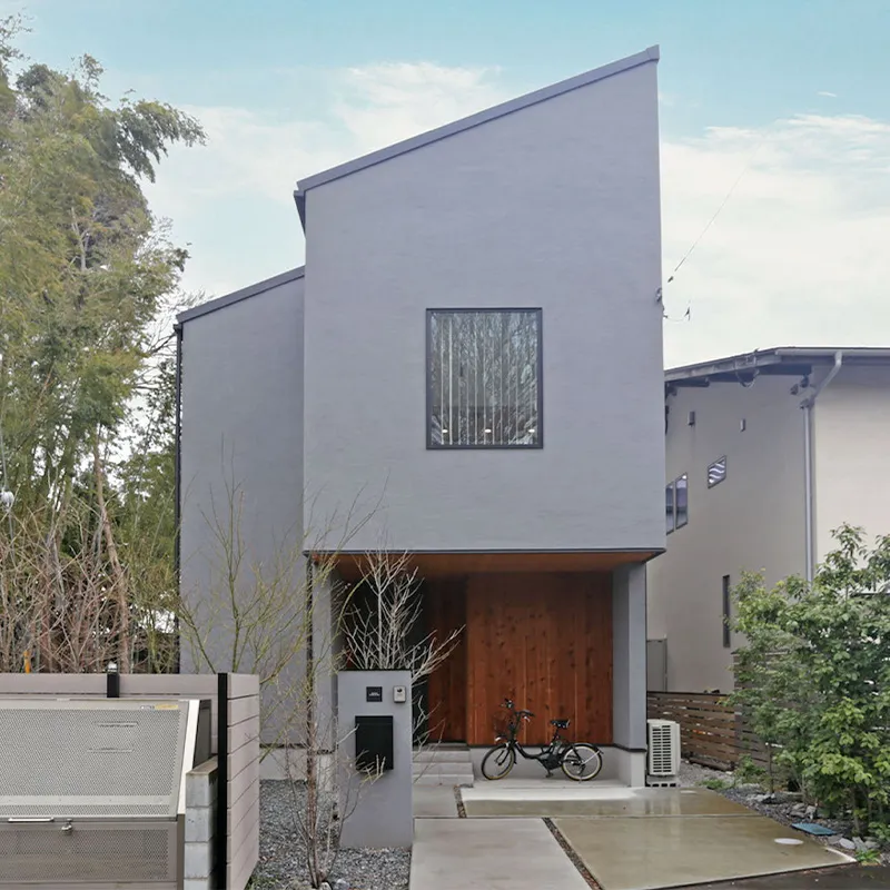 広々6帖の快適なホームオフィスがあるナチュラルモダンな無垢の家