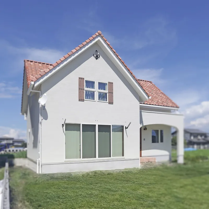 木目と造作にこだわった三角屋根の家