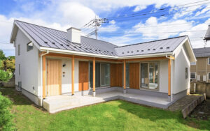 無垢材で見た目も気密もはなまる住宅
