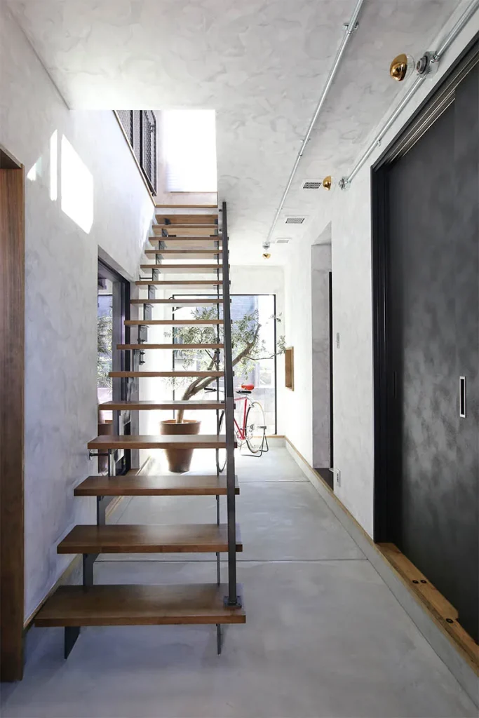 鉄骨階段（ブラック）