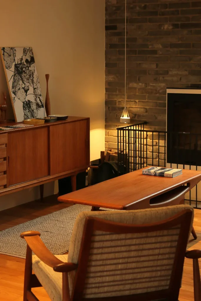 Louis Poulsenのパークフース。低い位置に吊るすのが北欧っぽい。