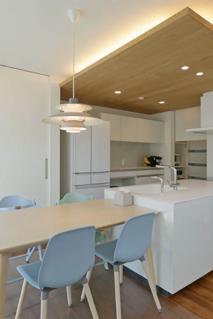 世界中で愛されるLouis PoulsenのPH5。カラーバリエーションも豊富で好みに合わせやすい。