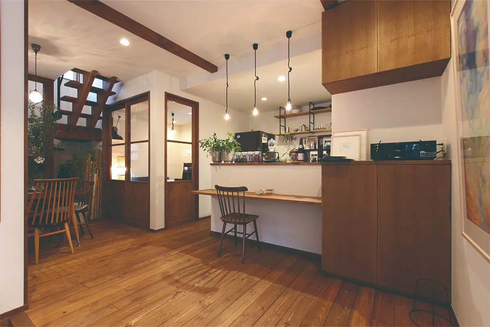 プライベートなカフェ＆アトリエのあるナチュラルモダンの無垢の家