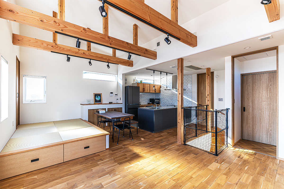 書斎や土間スペースなど多様性のある住空間の家