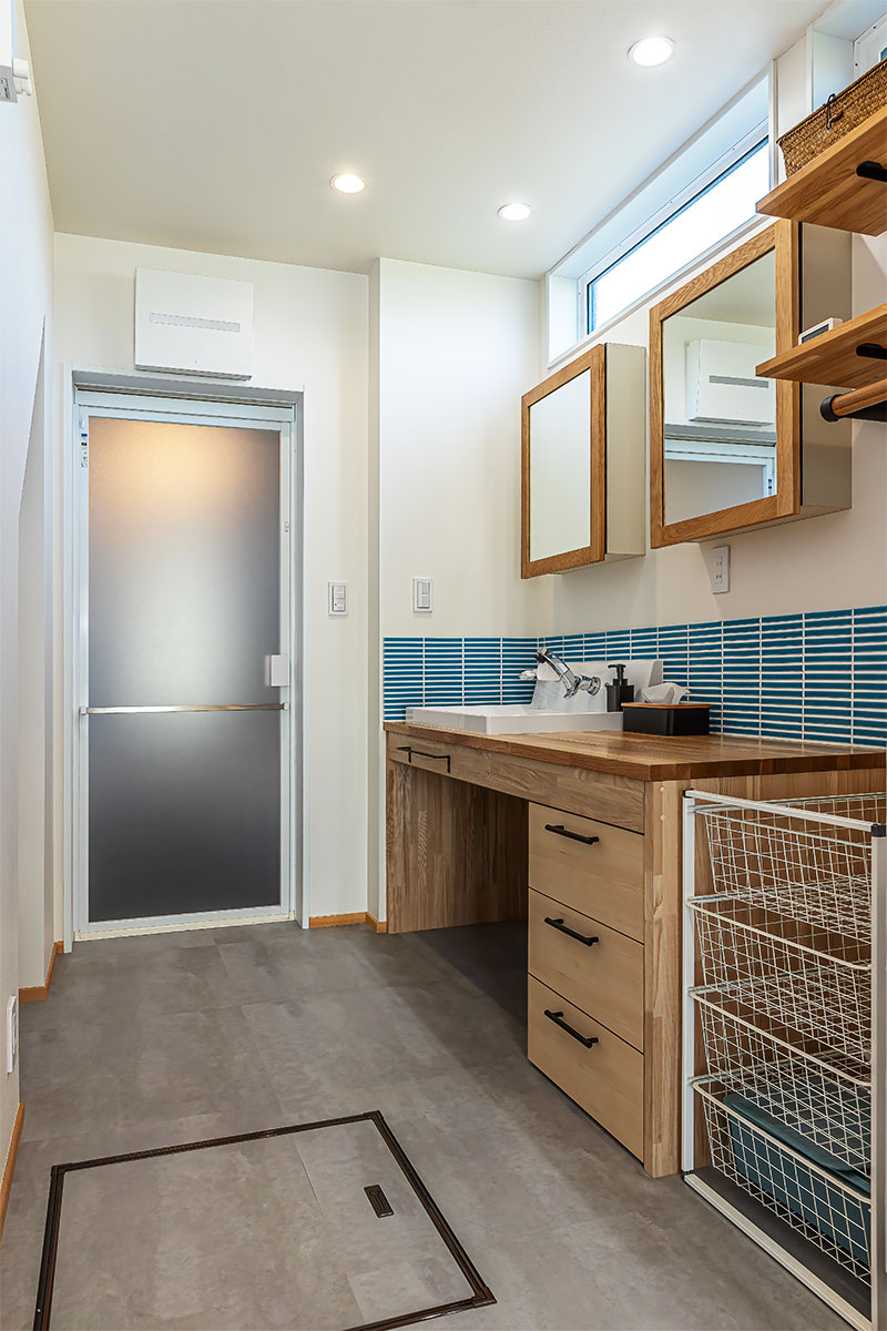 書斎や土間スペースなど多様性のある住空間の家