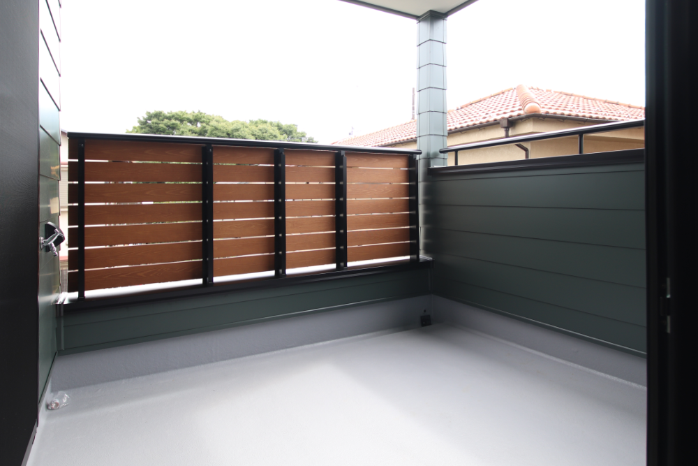 木造スケルトン階段であがれるロフトのある家