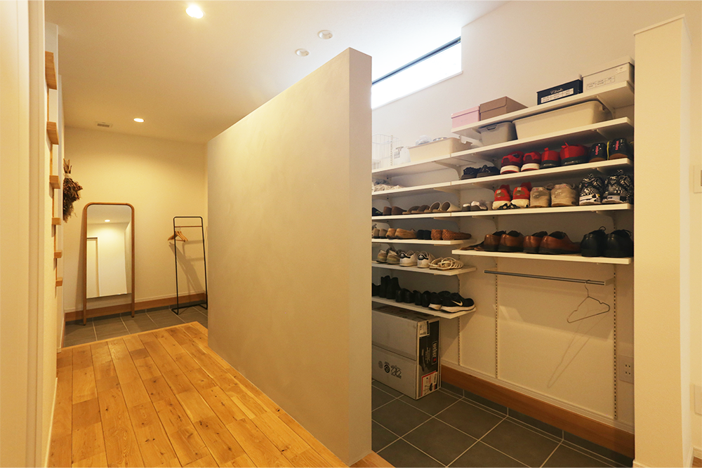 Life Style House 無垢ファミリア　スタイリッシュな2階リビングの家