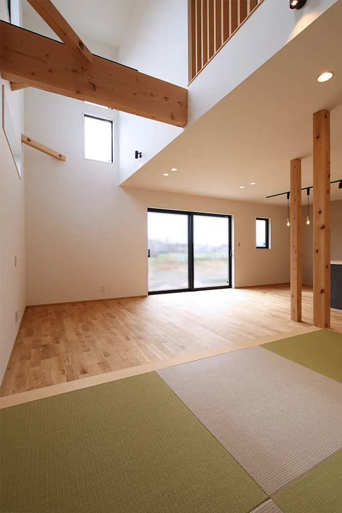 子育て世代が暮らす吹き抜けのあるナチュラルモダンな家