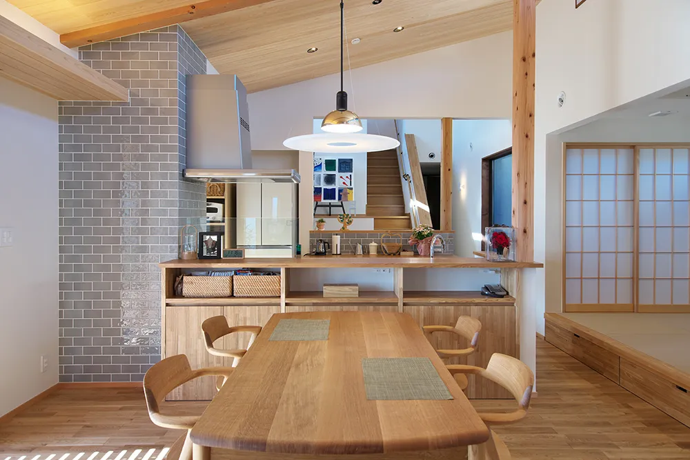 視線が抜ける開放感と四季の移ろいを愉しむ平屋住宅