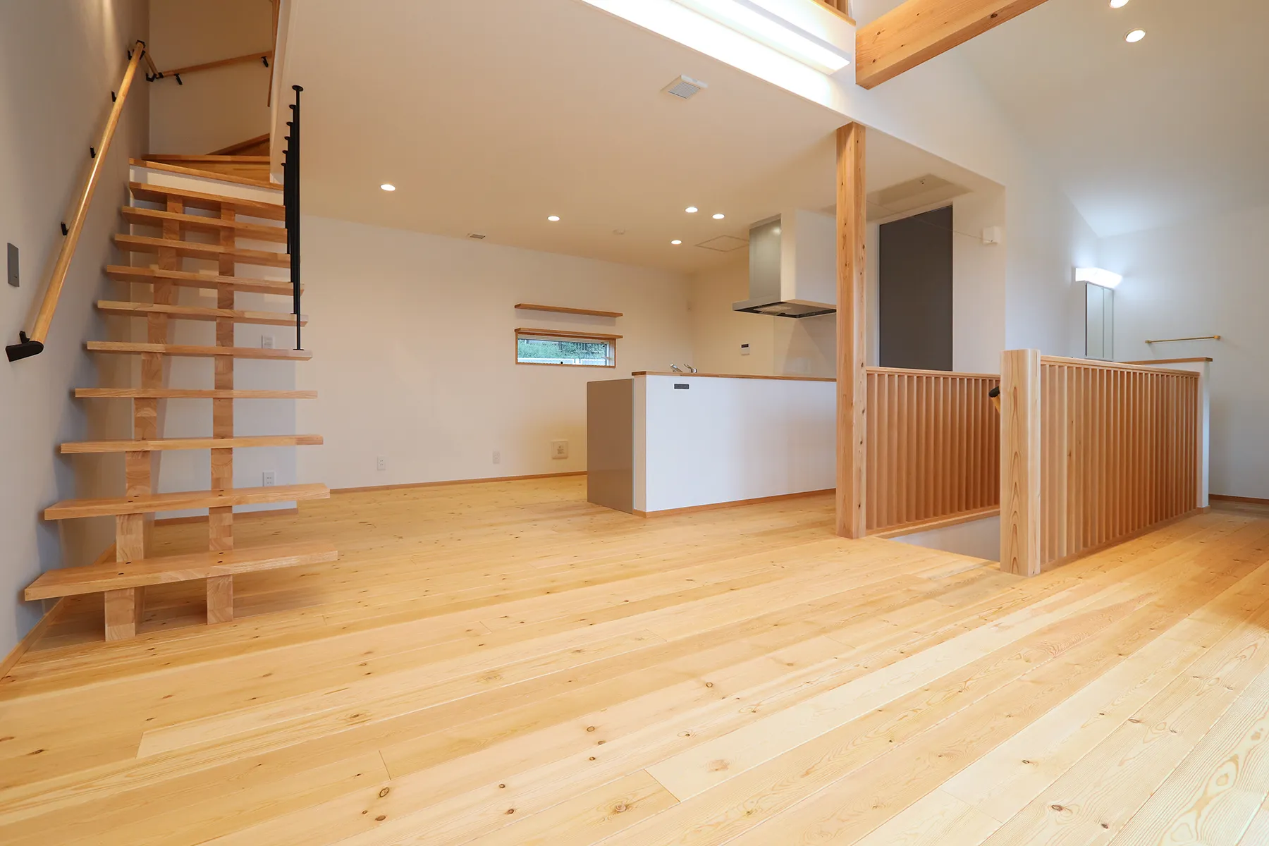 木の香りに癒されるナチュラルモダンな二世帯住宅