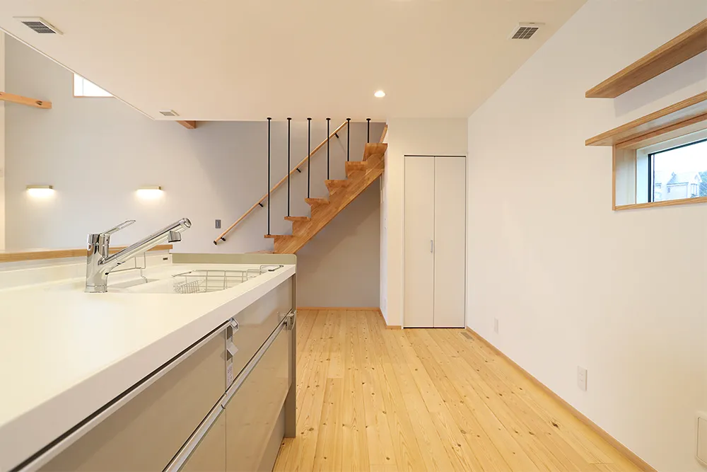 木の香りに癒されるナチュラルモダンな二世帯住宅