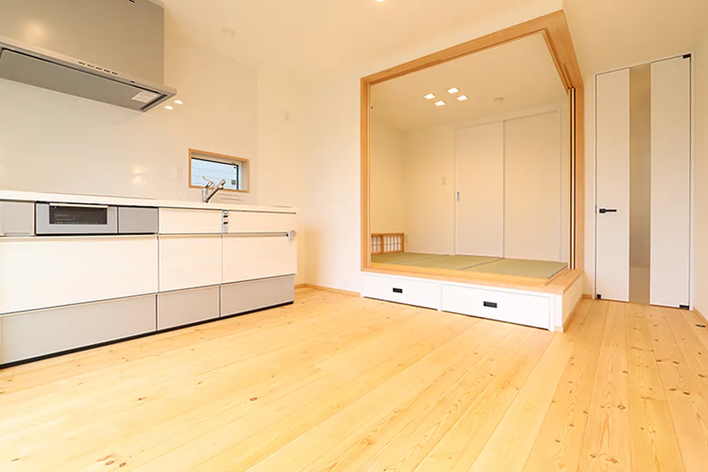 木の香りに癒されるナチュラルモダンな二世帯住宅