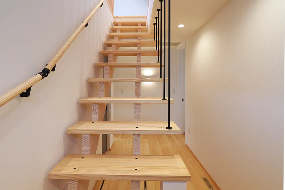 木の香りに癒されるナチュラルモダンな二世帯住宅