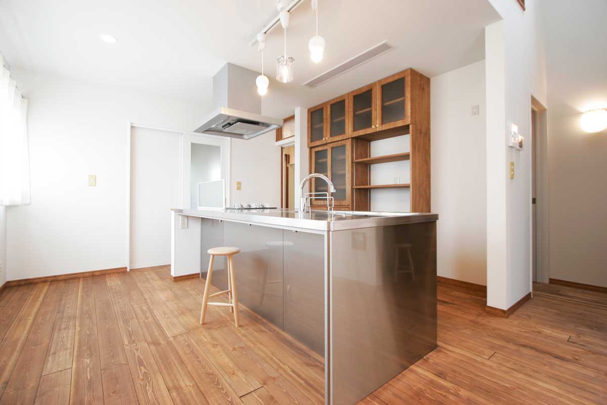 自然素材溢れるデザイナーズ完全分離型二世帯住宅